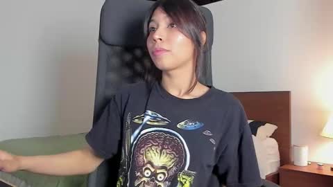 Snapshot of 0amy1 chatting on 12-02-25, 12:43 amy online show from 12-02-25, 12:43