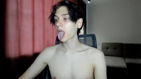 Snapshot of 0verlandd chatting on 07-05-26, 05:36 Adam online show from 07-05-26, 05:36