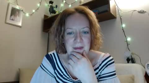 Snapshot of 12ennie chatting on 11-17-25, 06:19 12ennie online show from 11-17-25, 06:19