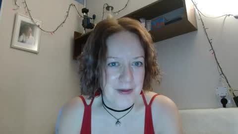 Snapshot of 12ennie chatting on 11-26-25, 06:36 12ennie online show from 11-26-25, 06:36