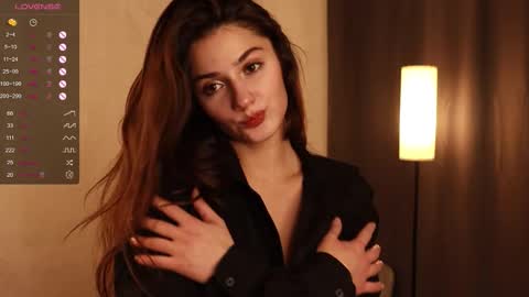 Snapshot of 17ths chatting on 11-19-25, 02:28 Leksi online show from 11-19-25, 02:28