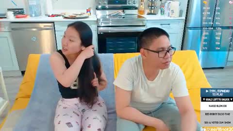 Snapshot of 18not20 chatting on 07-05-26, 12:28 Tong Ralph online show from 07-05-26, 12:28