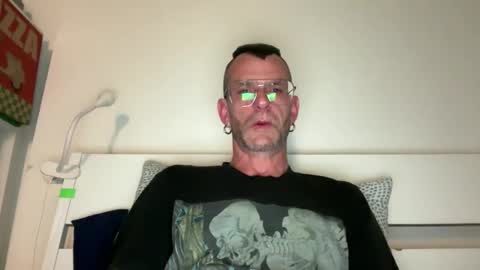 Snapshot of 1_hot_minute chatting on 05-14-26, 11:06 J online show from 05-14-26, 11:06