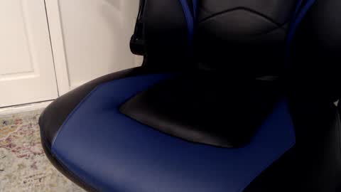 i erupt if you suck ur nipples 4 me and look at the camera while watching me online show from 01-30-25, 12:59