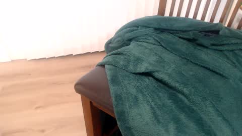 i erupt if you suck ur nipples 4 me and look at the camera while watching me online show from 10-03-25, 12:57