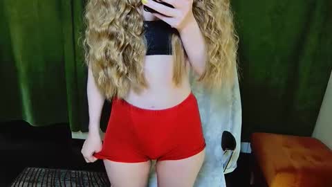 Snapshot of 1goldilocks chatting on 02-16-26, 03:08 online show from 02-16-26, 03:08