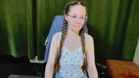 Snapshot of 1goldilocks chatting on 02-25-26, 04:05 online show from 02-25-26, 04:05