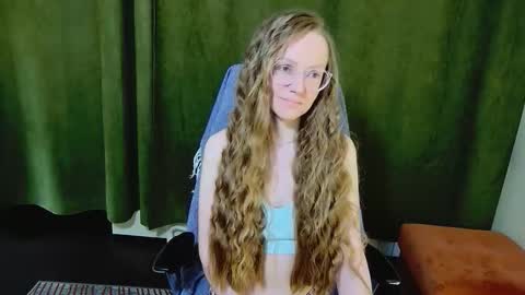 Snapshot of 1goldilocks chatting on 02-26-26, 03:33 online show from 02-26-26, 03:33