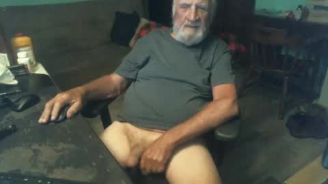 Snapshot of 1handyanddee chatting on 02-16-25, 02:09 1handyanddee online show from 02-16-25, 02:09