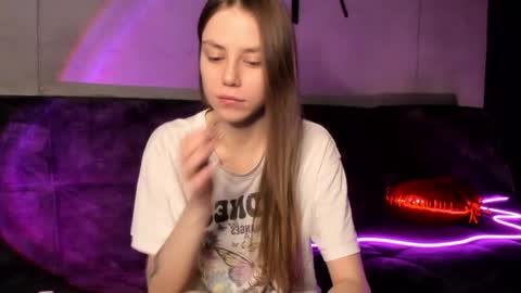 Lily 3 online show from 02-16-25, 08:55