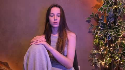 Lily 3 online show from 09-19-25, 03:34