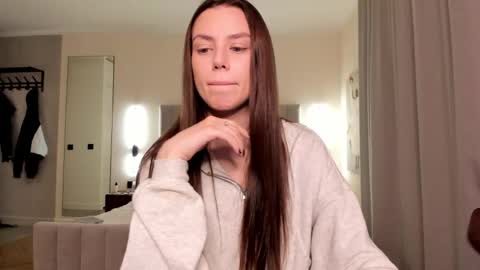 Lily 3 online show from 12-14-25, 08:35