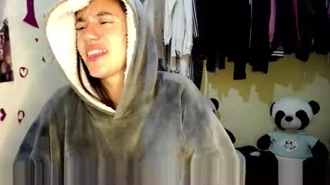 Snapshot of 1kandylove chatting on 09-10-25, 01:38 1kandylove online show from 09-10-25, 01:38