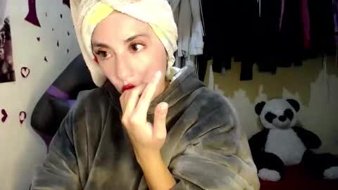 Snapshot of 1kandylove chatting on 09-16-25, 02:34 1kandylove online show from 09-16-25, 02:34