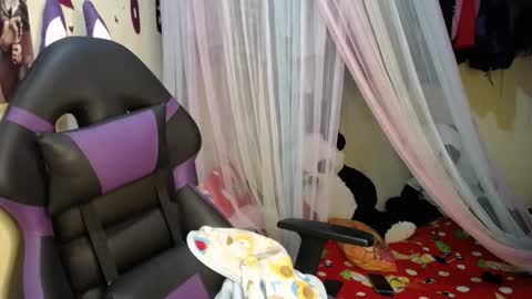 Snapshot of 1kandylove chatting on 11-25-25, 08:36 1kandylove online show from 11-25-25, 08:36