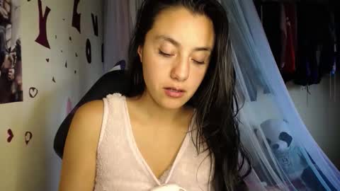 Snapshot of 1kandylove chatting on 11-25-25, 08:42 1kandylove online show from 11-25-25, 08:42