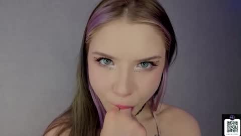 Mia online show from 03-11-26, 01:39