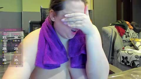 Snapshot of 1lindsey1 chatting on 10-02-25, 12:34 1LINDSEY1 online show from 10-02-25, 12:34