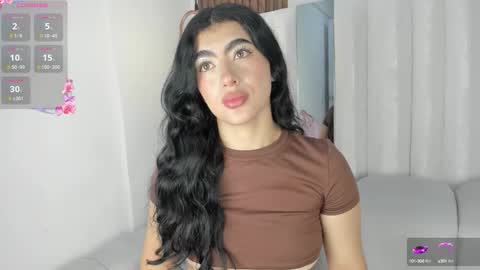 Snapshot of 1m_emily chatting on 09-28-25, 11:43 . online show from 09-28-25, 11:43