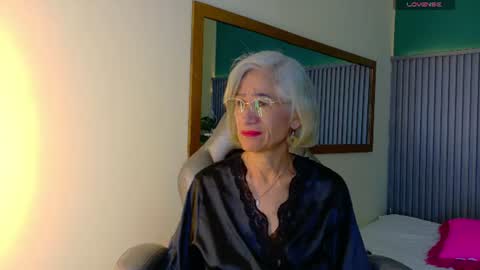 Snapshot of 1miss_monserrate chatting on 06-26-26, 01:26 Miss Monserrate online show from 06-26-26, 01:26