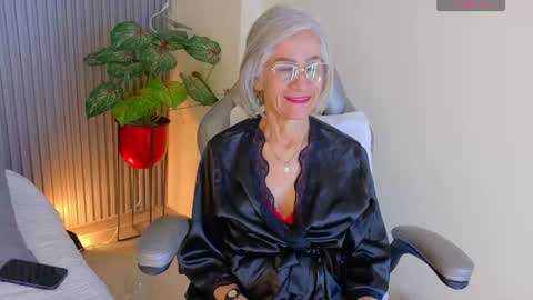 Snapshot of 1miss_monserrate chatting on 07-15-26, 02:22 Miss Monserrate online show from 07-15-26, 02:22