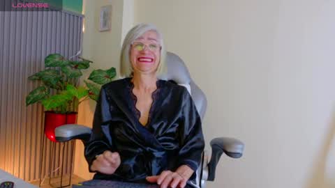 Snapshot of 1miss_monserrate chatting on 07-18-26, 02:10 Miss Monserrate online show from 07-18-26, 02:10