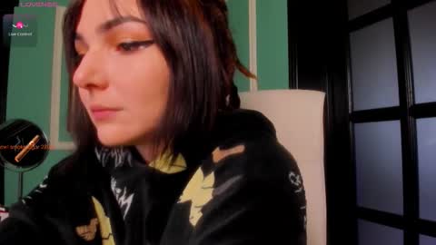 Moona  online show from 12-22-25, 12:57