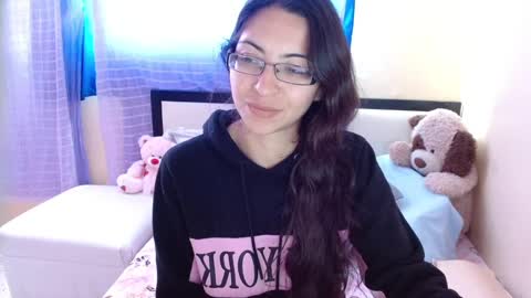 Snapshot of 1sasha_grey__1 chatting on 12-24-24, 06:17 paola online show from 12-24-24, 06:17