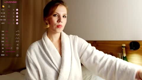 Snapshot of 1slavicdoll chatting on 09-12-25, 01:06 VICTORIA online show from 09-12-25, 01:06