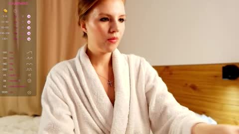 Snapshot of 1slavicdoll chatting on 09-17-25, 01:07 VICTORIA online show from 09-17-25, 01:07