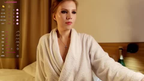 Snapshot of 1slavicdoll chatting on 10-06-25, 01:14 VICTORIA online show from 10-06-25, 01:14