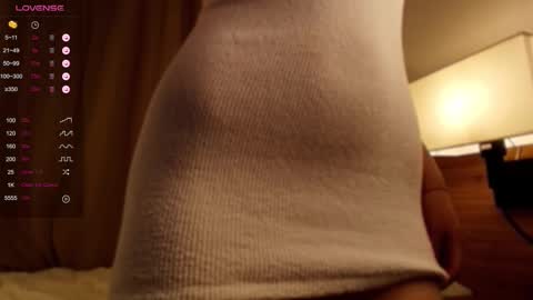 Snapshot of 1slavicdoll chatting on 10-28-25, 04:16 VICTORIA online show from 10-28-25, 04:16