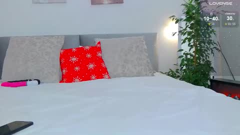 Snapshot of 1sweetvictoria chatting on 12-18-25, 02:12 Victoria online show from 12-18-25, 02:12