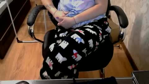 Snapshot of 1your_hot_girls chatting on 10-24-25, 07:21 1your_hot_girls online show from 10-24-25, 07:21