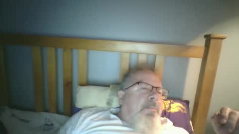 Snapshot of 2003dynawideglide chatting on 09-13-25, 02:33 2003dynawideglide online show from 09-13-25, 02:33