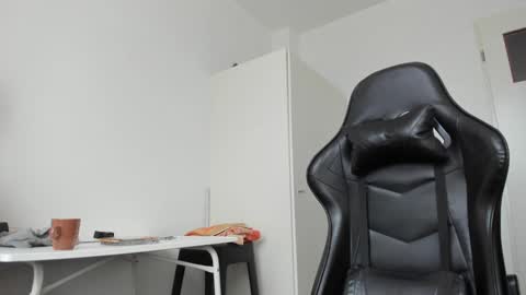 Henk online show from 01-28-25, 03:14