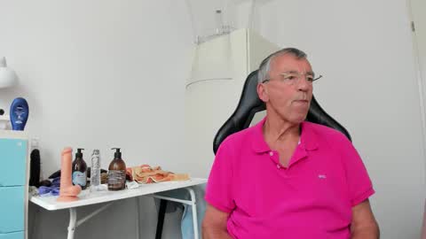 Henk online show from 09-11-25, 01:44