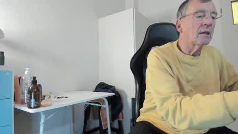 Henk online show from 12-20-25, 04:14