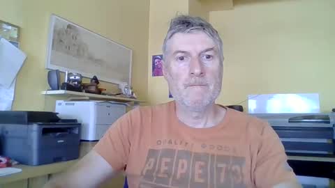 Snapshot of 22esserre chatting on 06-09-26, 09:54 22esserre online show from 06-09-26, 09:54