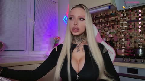 Snapshot of 2badforyou chatting on 12-25-24, 01:19 30 NOV online show from 12-25-24, 01:19