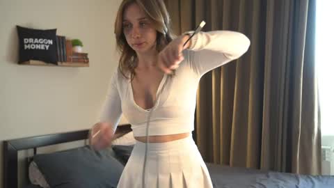 Snapshot of 2girls_1dream chatting on 05-19-26, 02:34 Elley online show from 05-19-26, 02:34