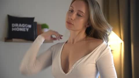 Snapshot of 2girls_1dream chatting on 06-04-26, 06:30 Elley online show from 06-04-26, 06:30