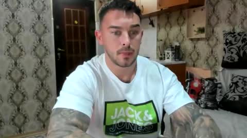 2sexymuscles online show from 10-17-25, 07:38