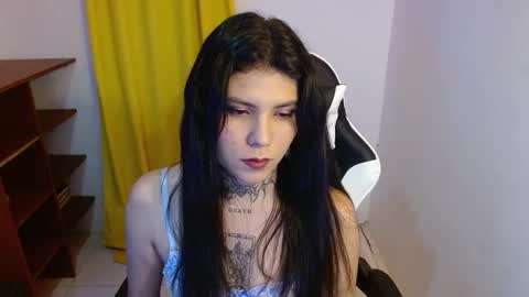 Snapshot of 3rika_gomez chatting on 10-05-25, 04:22 erika online show from 10-05-25, 04:22