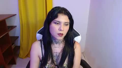 Snapshot of 3rika_gomez chatting on 10-26-25, 01:11 erika online show from 10-26-25, 01:11