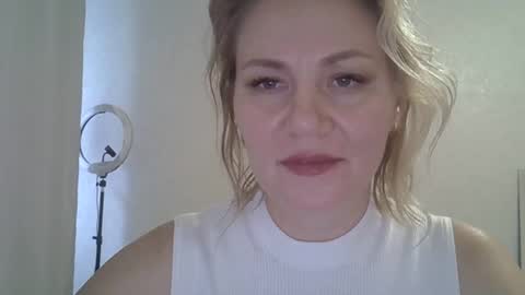 Snapshot of 3susie chatting on 09-17-25, 08:05 3susie online show from 09-17-25, 08:05