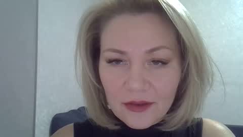 Snapshot of 3susie chatting on 10-19-25, 10:16 3susie online show from 10-19-25, 10:16