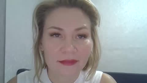 Snapshot of 3susie chatting on 10-30-25, 10:27 3susie online show from 10-30-25, 10:27