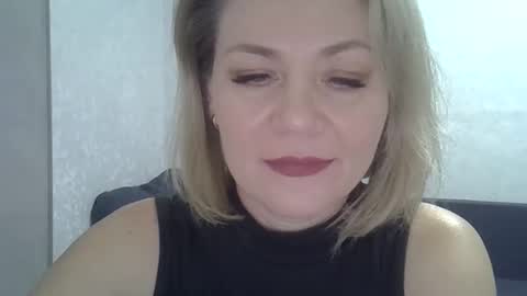 Snapshot of 3susie chatting on 11-12-25, 11:10 3susie online show from 11-12-25, 11:10