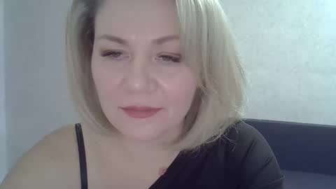 Snapshot of 3susie chatting on 11-23-25, 10:15 3susie online show from 11-23-25, 10:15